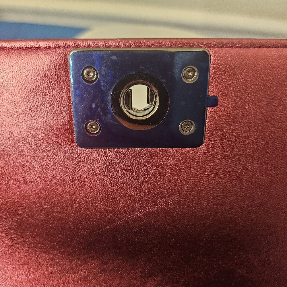 Chanel Boy Bag MEDIUM – Hot Pink Patent Leather/Fuchsia 🌸✨ - Picture 13 of 16
